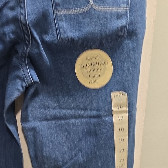 Izod Medium Wash Denim Capris Woman's size 10 - Picture 10 of 12